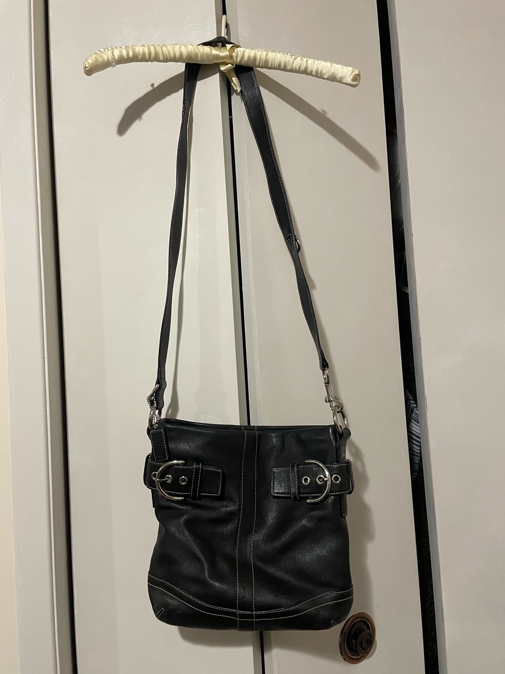 Vintage Y2K Coach Soho Black Leather Buckle Slim Duffle Hobo Bag 1452